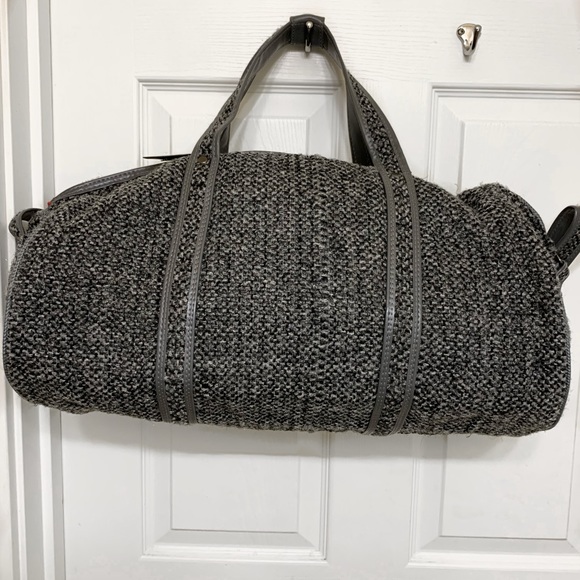 Gorgeous Oscar de la Renta Tweed Duffle Bag - Picture 4 of 8